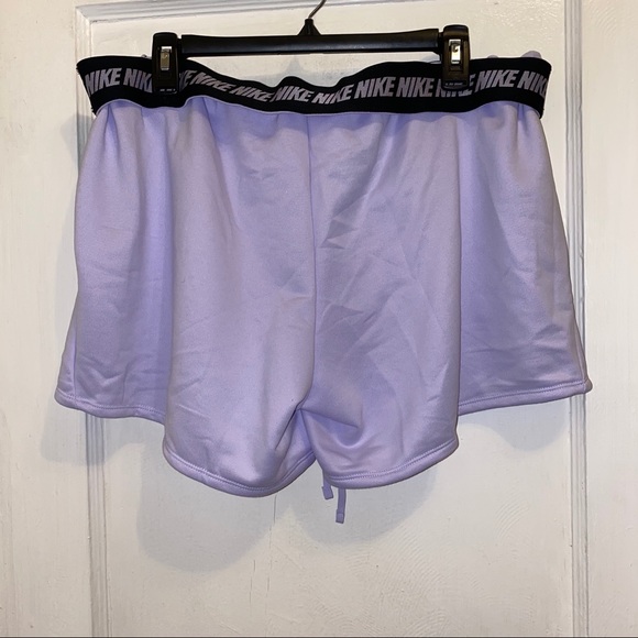 Nike Women's Dri-FIT Training Shorts- Size XL - Picture 8 of 8